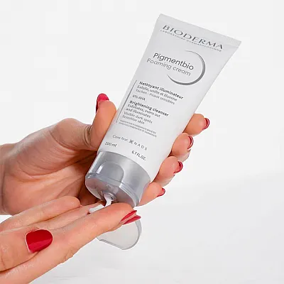 Bioderma Pigmentbio Foaming Cream Απολεπιστική Κρέμα Καθαρισμού για Άμεση Φωτεινότητα της Επιδερμίδας, 200ml